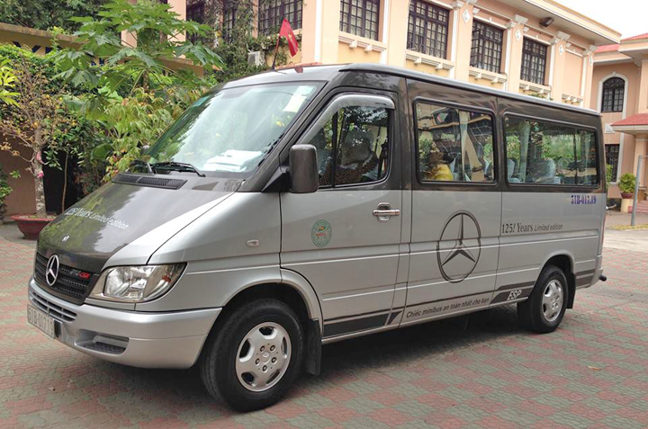 Đức Vinh cho thuê xe Mercedes 16 chỗ tại Hà Nội