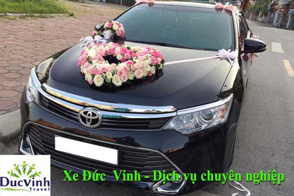 Chiếc xe Camry màu đen sang trọng và đẳng cấp