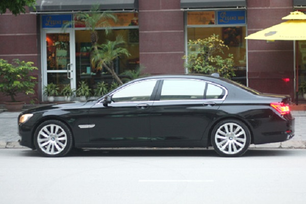 Cho thuê xe 4 chỗ VIP BMW 750i