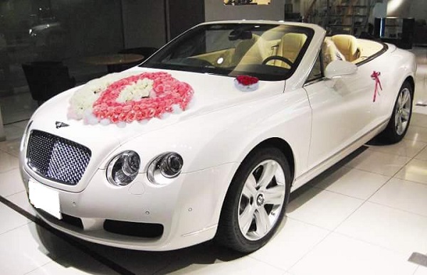 Cho thuê xe cưới Bentley mui trần màu trắng