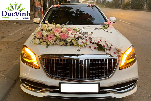 Cho thuê xe cưới Mercedes S560 độ Maybach màu trắ