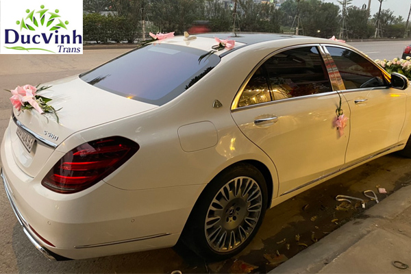 Cho thuê xe cưới Mercedes S560 độ Maybach màu trắ