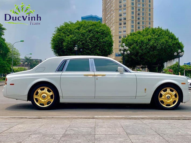 Cho thuê xe cưới Roll Royce Phantom màu trắng