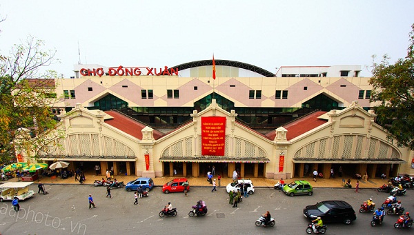 Chợ Đồng Xuân là một trong những địa điểm du lịch đẹp ở Hà Nội du khách không nên bỏ qua