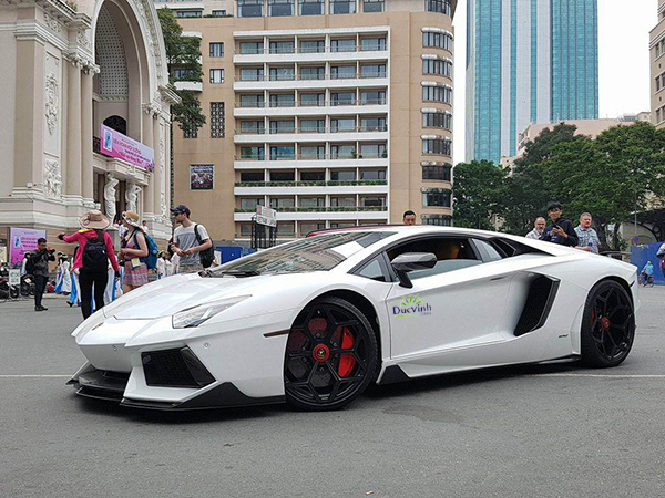 Cho thuê siêu xe Lamborghini Gallardo trắng