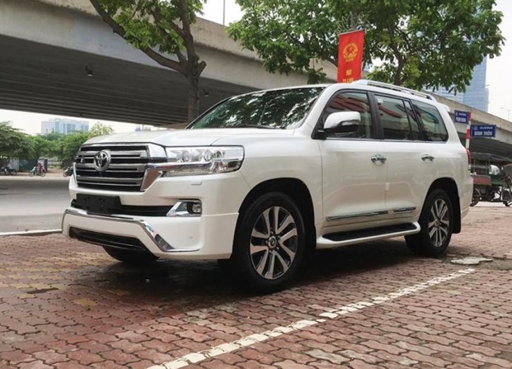 Giá cho thuê xe Land Cruiser tự lái tại Hà Nội