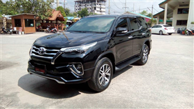 Cho thuê xe 7 chỗ theo tháng Toyota Fortuner